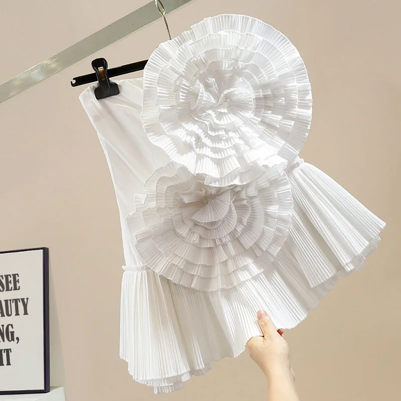 

Модный топ-бюстье с крупным цветочным декором, асимметричным подолом, плиссировкой и оригинальным дизайном, с завышенной талией