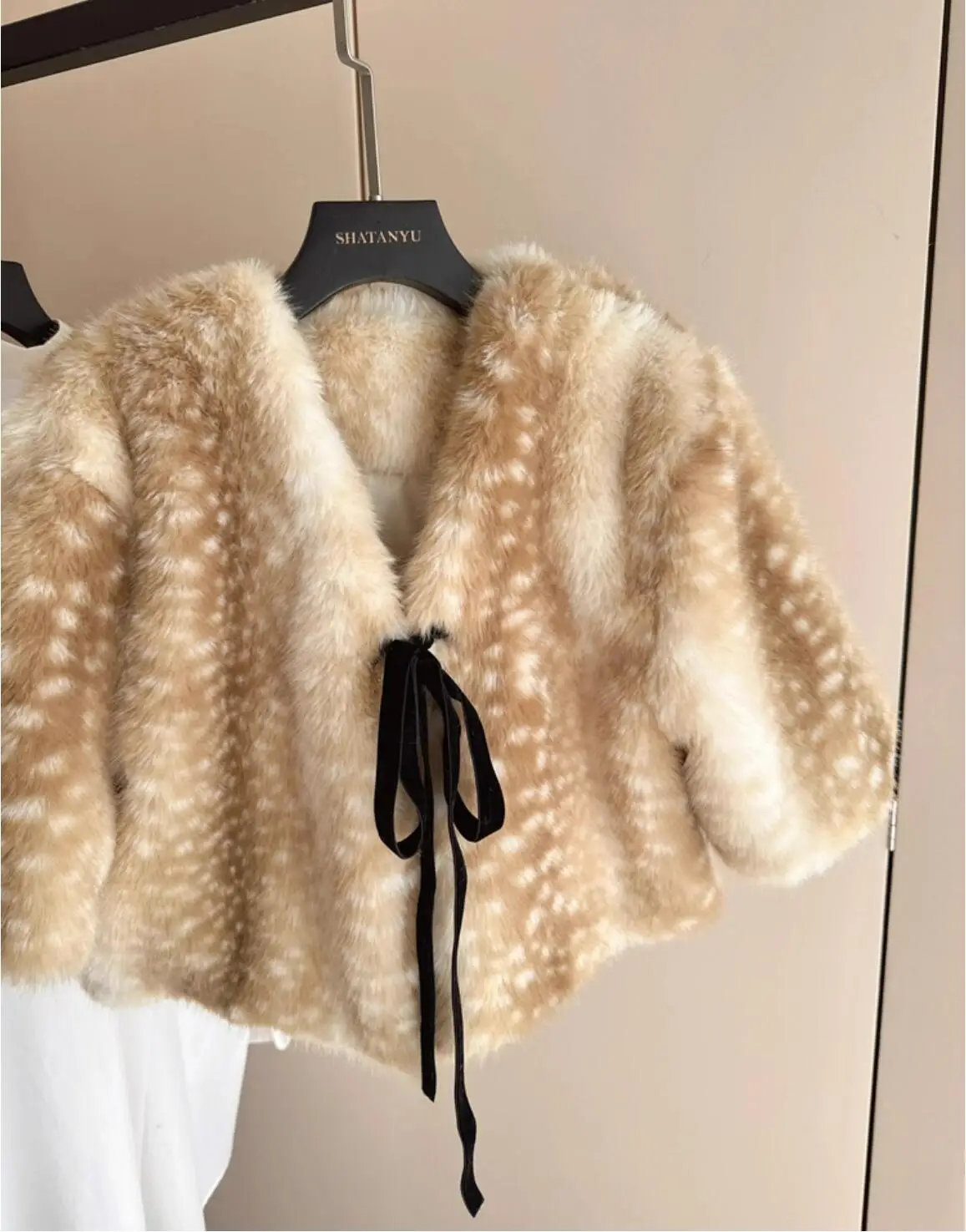 جديد 2025 الشتاء التعادل القوس الجبهة الحيوان الغزلان نقطة فو فرو منك معطف الرأس المرأة الخامس الرقبة قصيرة الأكمام فضفاضة الدافئة سترة ملابس خارجية #4