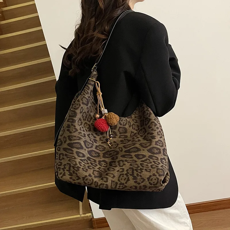 

2025 Autumn Winter Retro Stylish Large Capacity Leopard Print Crossbody Tote For Women High-End Daily Commute Shoulder Bag