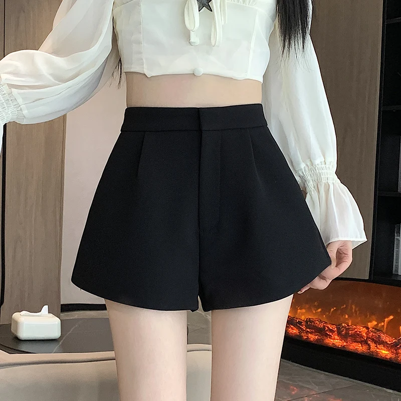 Black Fashion High Waist Casual Shorts Women 2024 New Autumn Winter A-line Wide Leg Shorts Korean Style Ladies Chic Boot Shorts