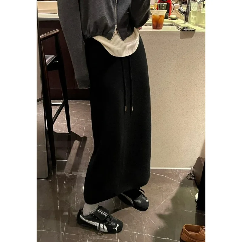 Jupe tricotée amincissante, Simple et polyvalente, taille élastique, cordon de serrage, Tube droit, fente, taille haute, automne et hiver 2025