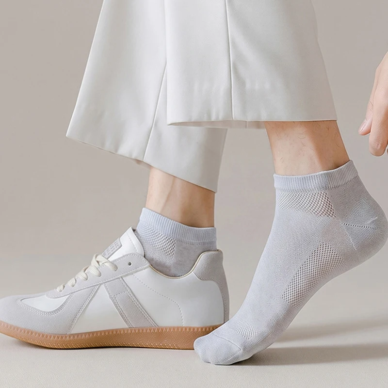 Men Sports Socks White No Show Socks Sweat-Absorbent Breathable Suitable for Tennis Badminton Professional Running Crew Socks