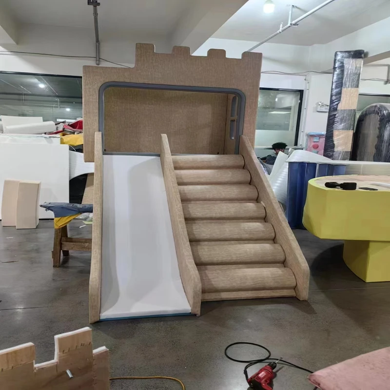 

Высококачественная небольшая домашняя игровая площадка с шариковым бассейном и горками. Мягкая игра для центров раннего образования. Рестораны.