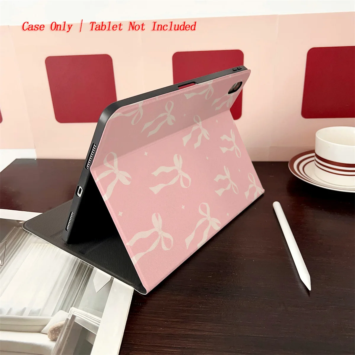 ペンホルダー付きブック型iPadケース、ピンクのリボンとパン柄、オートスリープ/ウェイク機能、シンプルでフレッシュなスタイル（Pro/Air/Miniシリーズ対応）
