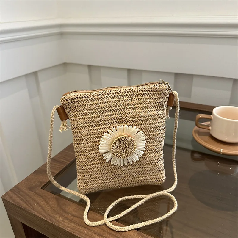 

Daisy Woven Small Shoulder Bag with Three-dimensional Flower Decoration,Suitable for Vacation,Daily Commuting,and Dating Outfits