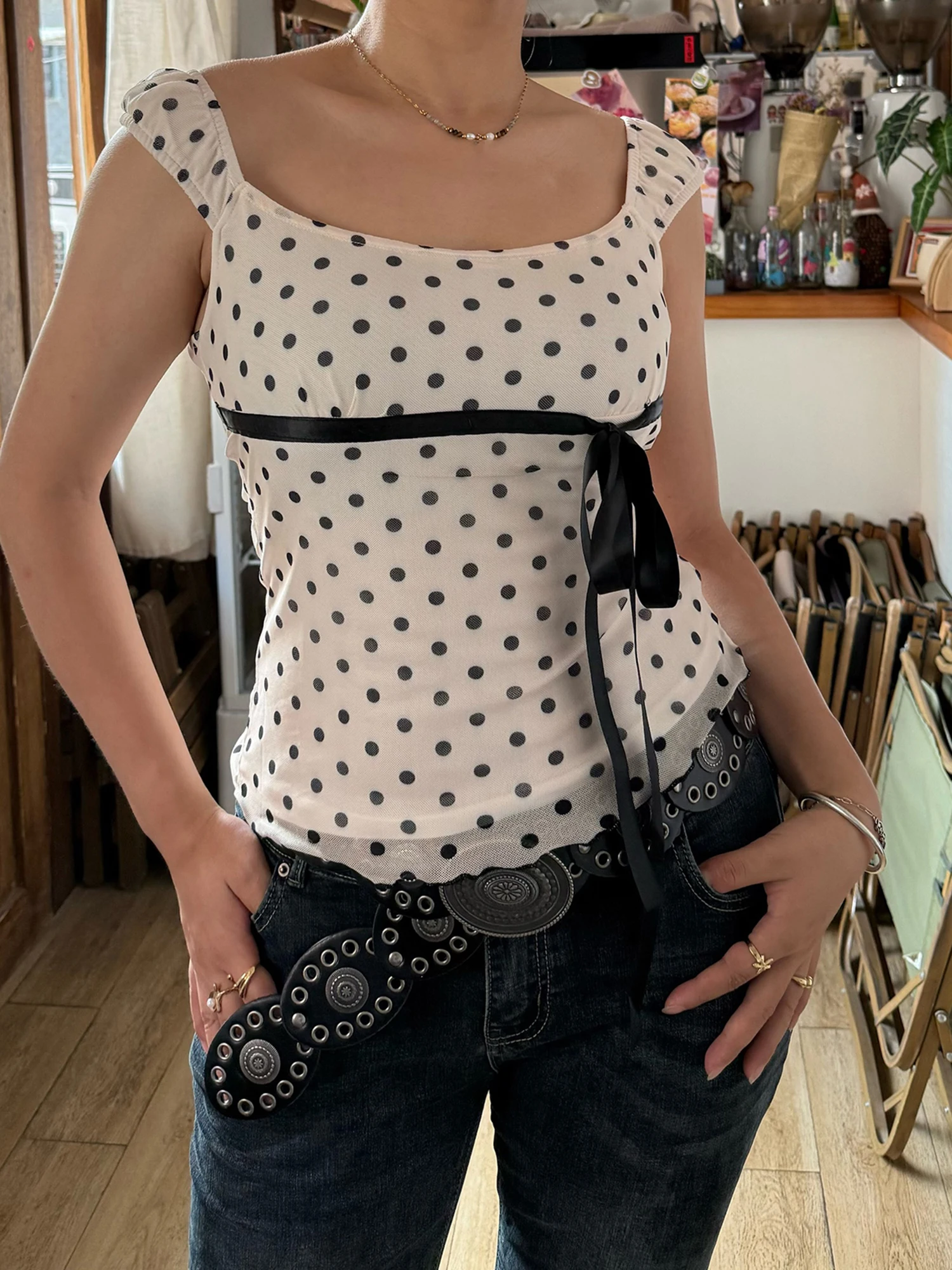 Blusa de verano con estampado de lunares para mujer con cinturón, escote cuadrado, mangas casquillo y top de estilo informal ajustado