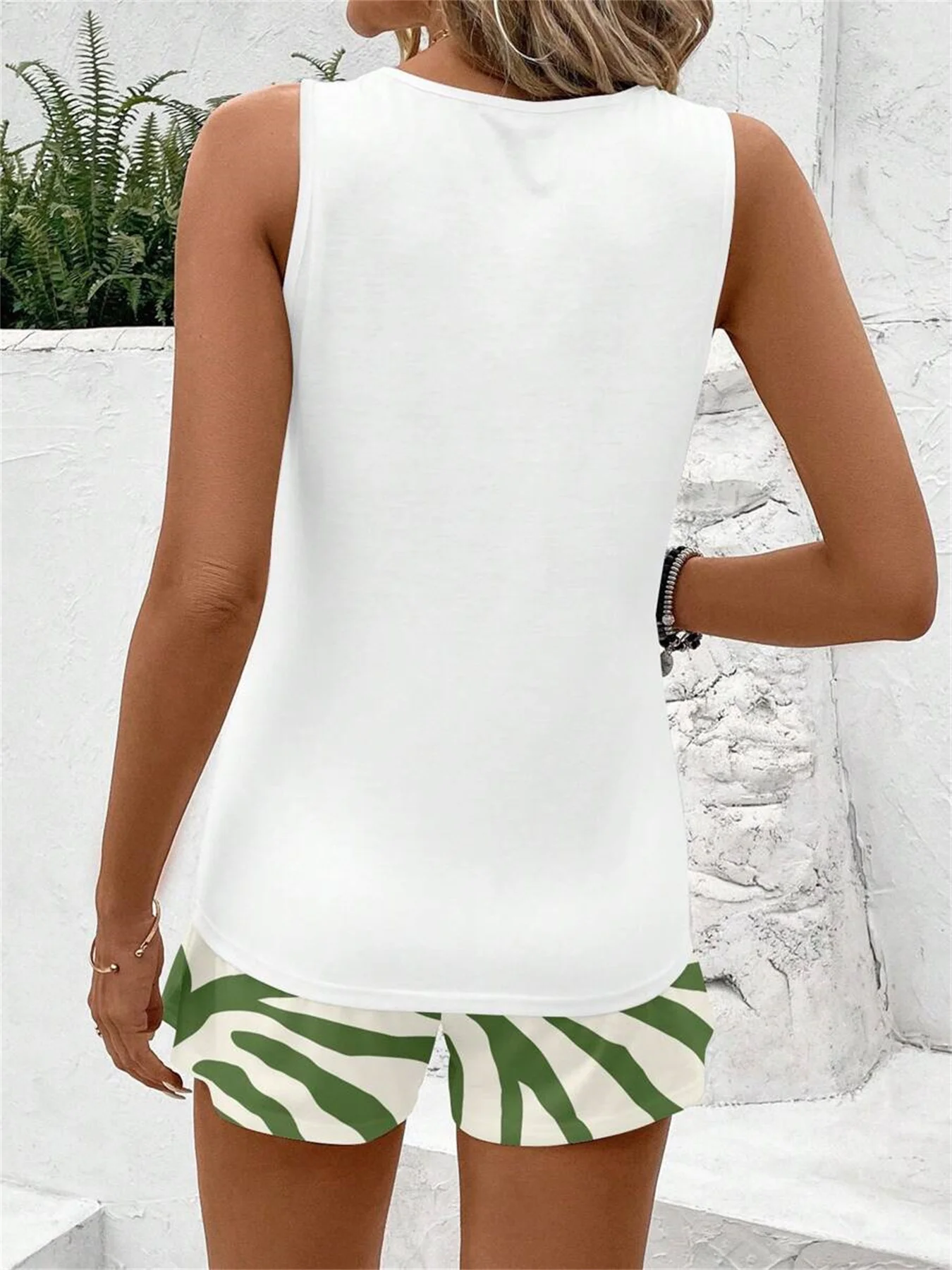 Women's Spring/Summer Fashion Two-Piece Set - Solid Color Fashion Sleeveless Vest + Casual Simple Green Zebra Print Pattern Shorts Two-Piece Set
