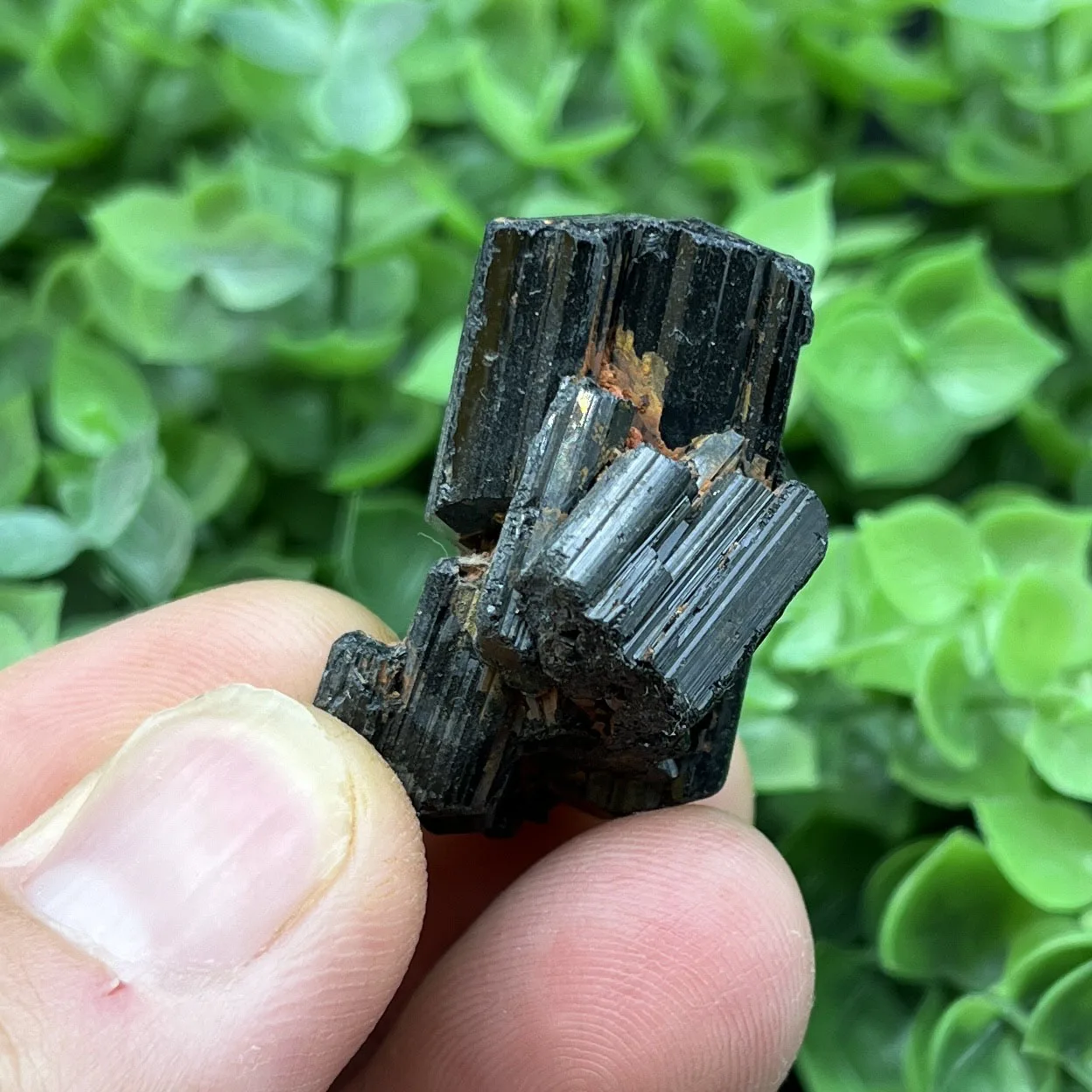 

Natural black tourmaline crushed stone raw stone mineral specimen irregular crystal mound healing advanced magnet elimination