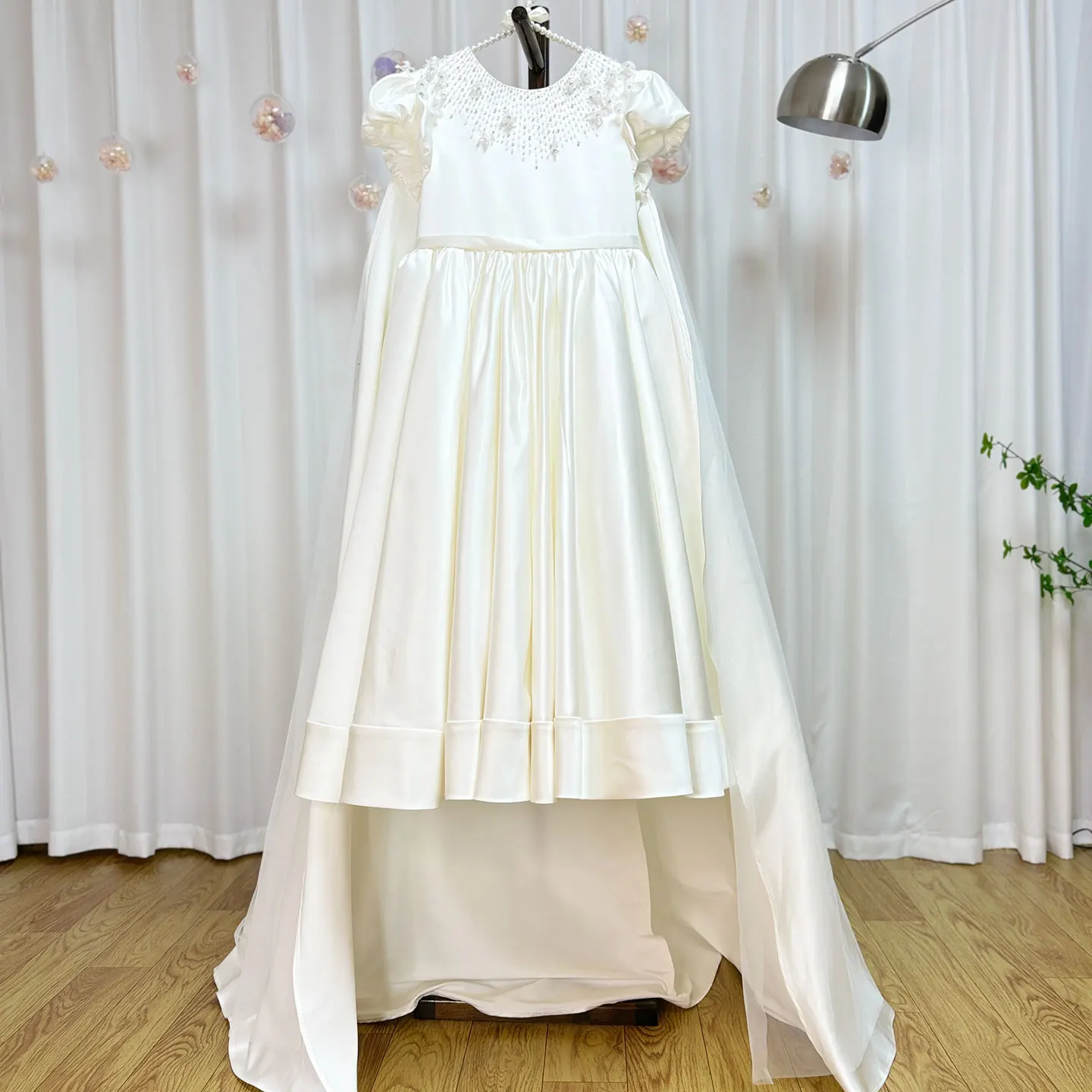 Dreamy Vow Luxury White Dubai Girl Dress Beaded Pearl Satin Arabic Princess Kids Wedding Birthday Party Long Ball Gown 2025 J153