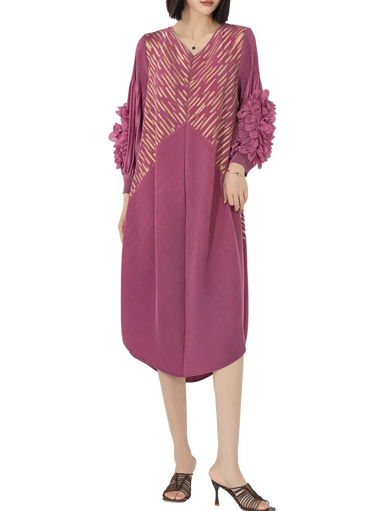 MIYAKE ใหม่จีบฤดูใบไม้ผลิและฤดูใบไม้ร่วง V คอ hot gold แผ่นดอกไม้โคมไฟแขนโค้ง plus ขนาดชุด [ 20240634 ]