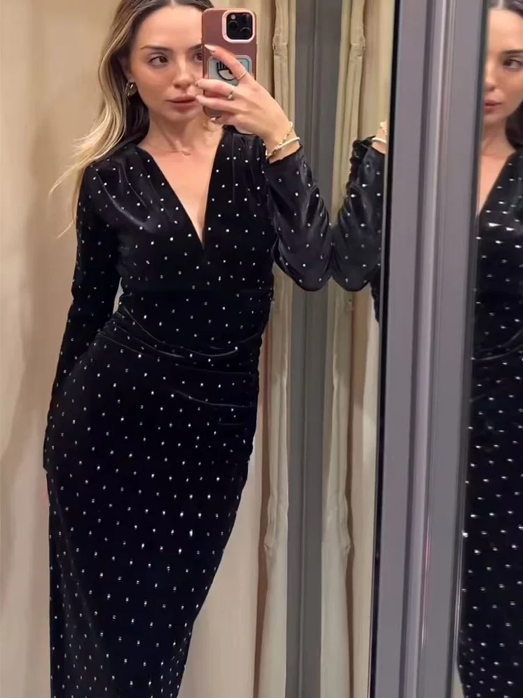 Abito in velluto a maniche lunghe alla moda per donna Elegante scollo a V retrò aderente con diamanti chic che borda l'abito da sera da donna