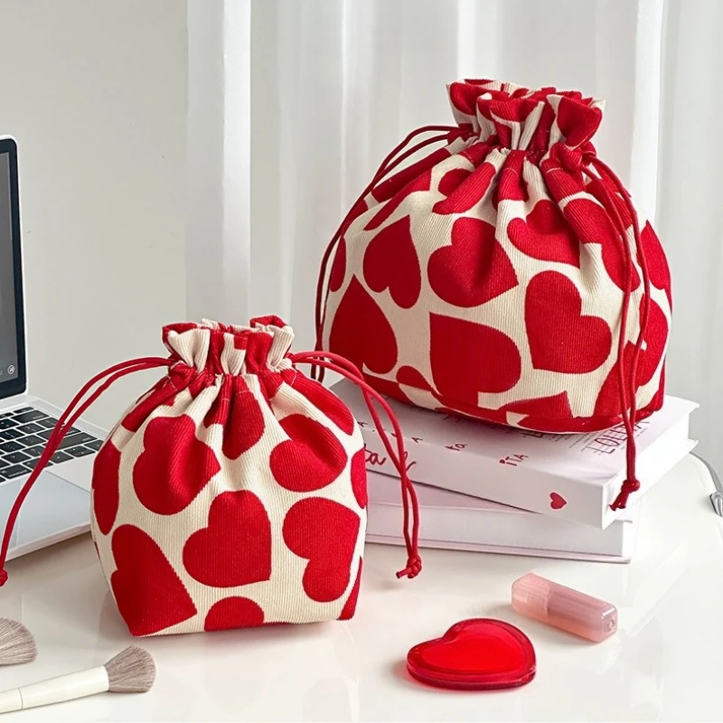 

Вельветовая косметичка на шнурке, женская портативная дорожная сумка с красным сердцем, большая вместительная сумка, косметичка, сумки для хранения туалетных принадлежностей