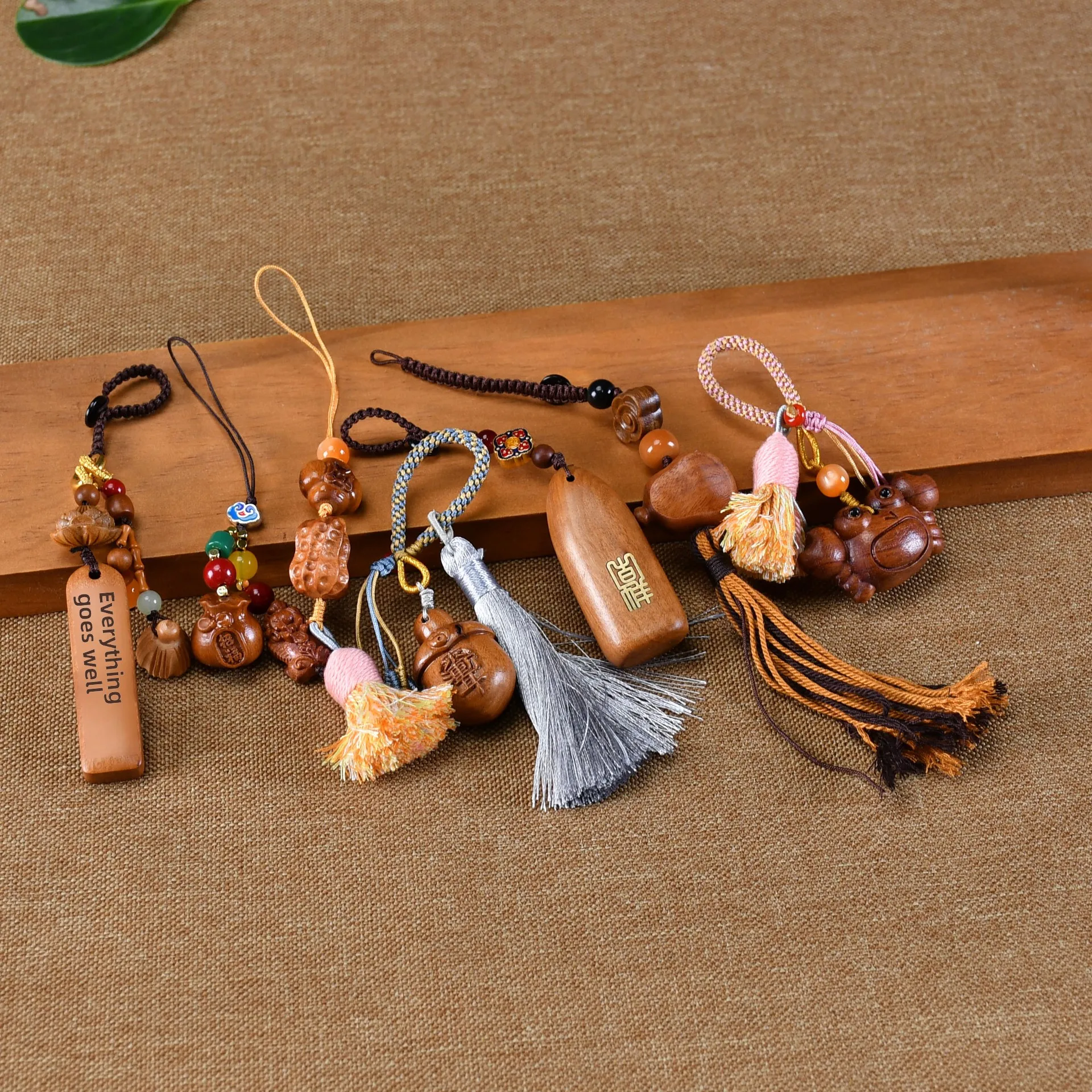Chinese Style Natural Jujube Wood Carved Good Luck Keychain Auspicious Blessing Wealth Attracting Amulet Car Key Pendant Bag Han