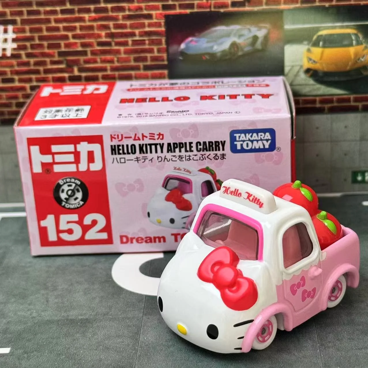 

Takara Tomy Tomica Dream Tomica No. 152 Hello Kitty Apple Carrier Alloy Toys Motor Vehicle Diecast Metal Model for Children