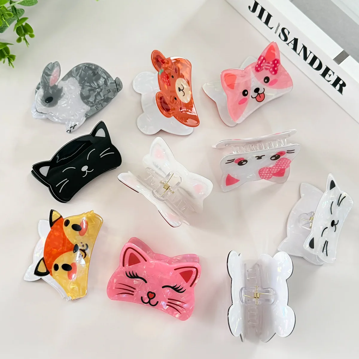 

1 шт. мини-заколка для волос в виде мультяшного животного: милый котенок, медведь, белка. Маленькая заколка-краб для женщин, для полупучка, хвоста, боковых прядей.