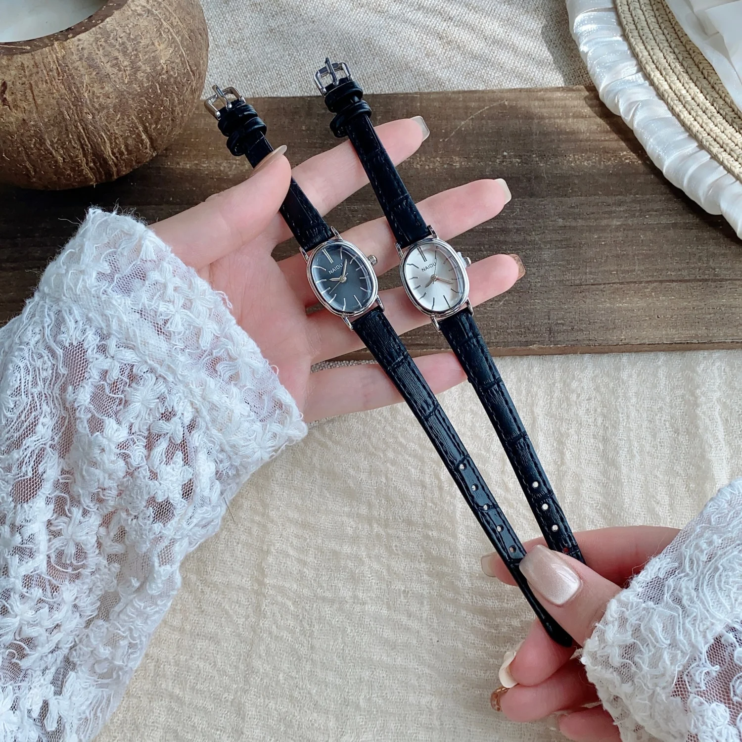 ساعات نسائية صغيرة بيضاوية الشكل بحزام جلدي بسيط ساعات يد كوارتز بسيطة للسيدات ساعة نسائية هدية Reloj Mujer