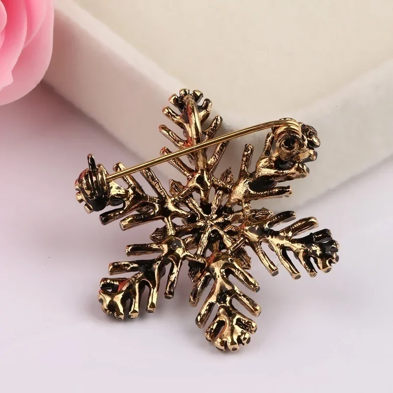 Fashion Accessories Christmas Snowflake Brooch Creative Gift European and American Colored Crystal Brooch Suit Decoration