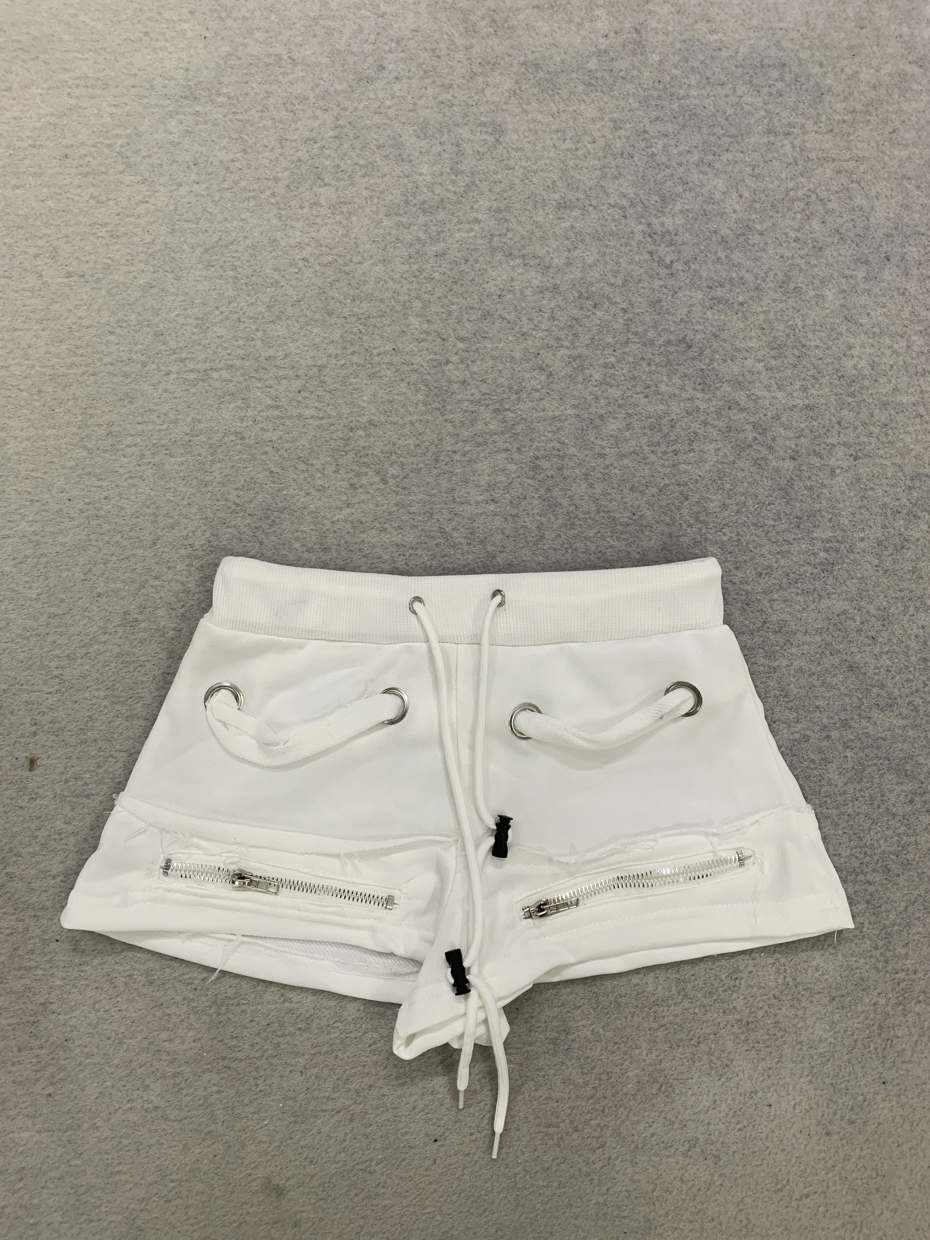 Amerikanische Street-Shorts mit Metallösen, Kordelzug und Quasten, niedrige Taille, Reißverschlusstasche, schmal geschnitten, einfarbig, Hot Pants für Spice Girls. – Detail 12