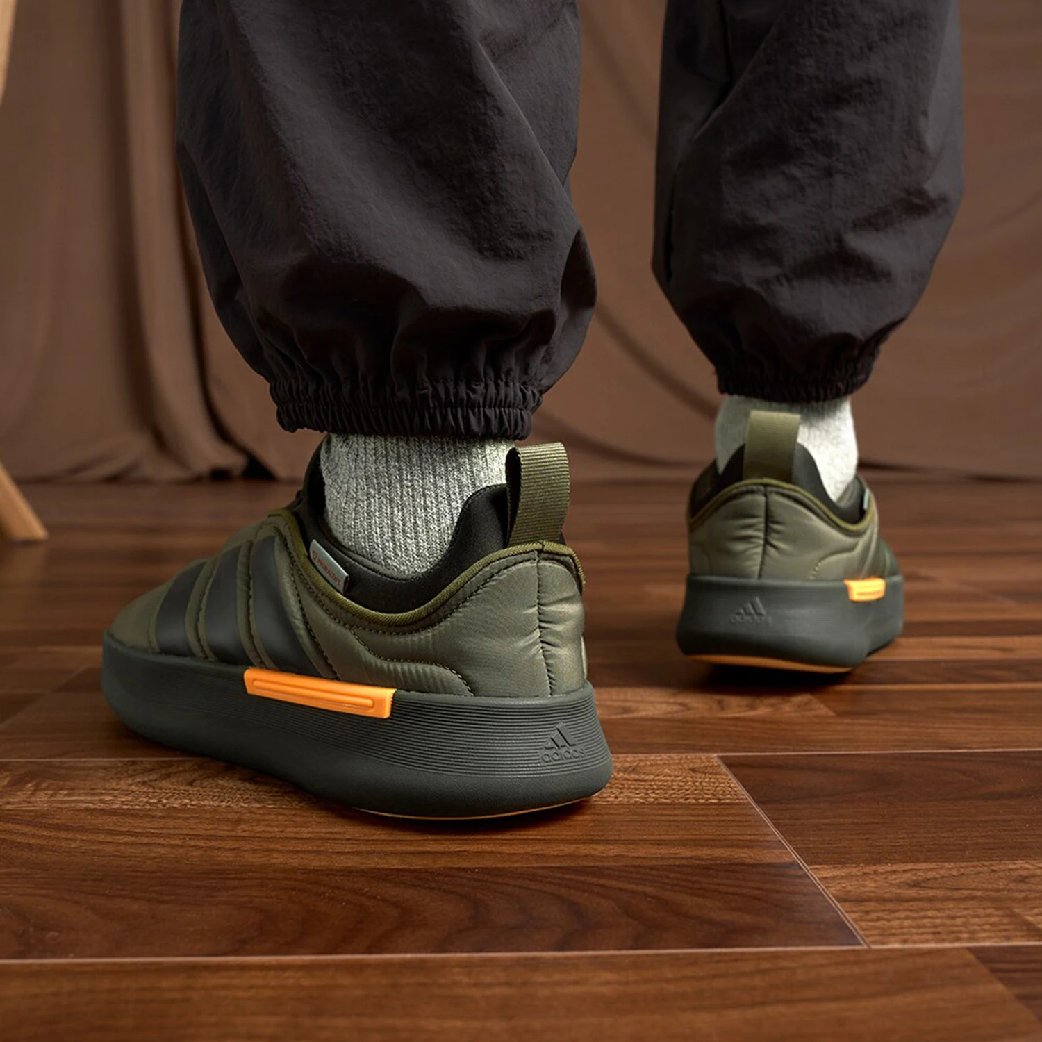حذاء Adidas الرسمي الأصلي ADIPUFF للجنسين دافئ، مقاوم للاهتراء، ممتص للصدمات كاجوال IF4228