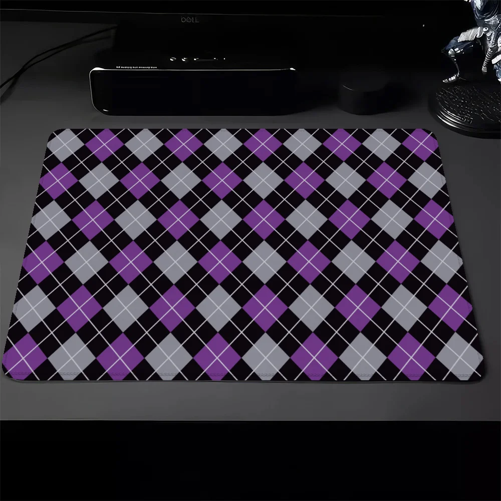 Wireless Magic Mouse Gamer Color Diamond Check Pad on the Table Small Computer Mat Gaming Pc Accessories Mausepad Deskmat Mats