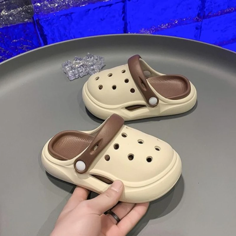 2026 New Girls Summer Slippers Sandals Soft Comfort Outdoor Beach Shoes Trendy