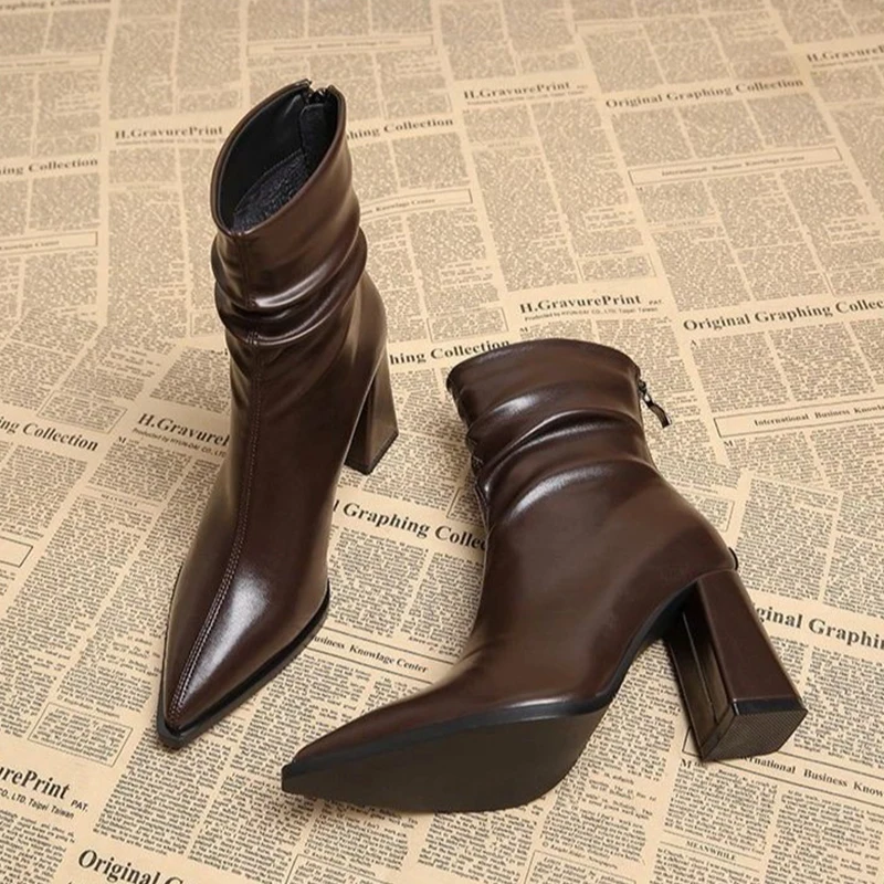 

Pointed-toe lined warm high-heel fashion boots 2026 winter new style pleated large-size thick heel boots