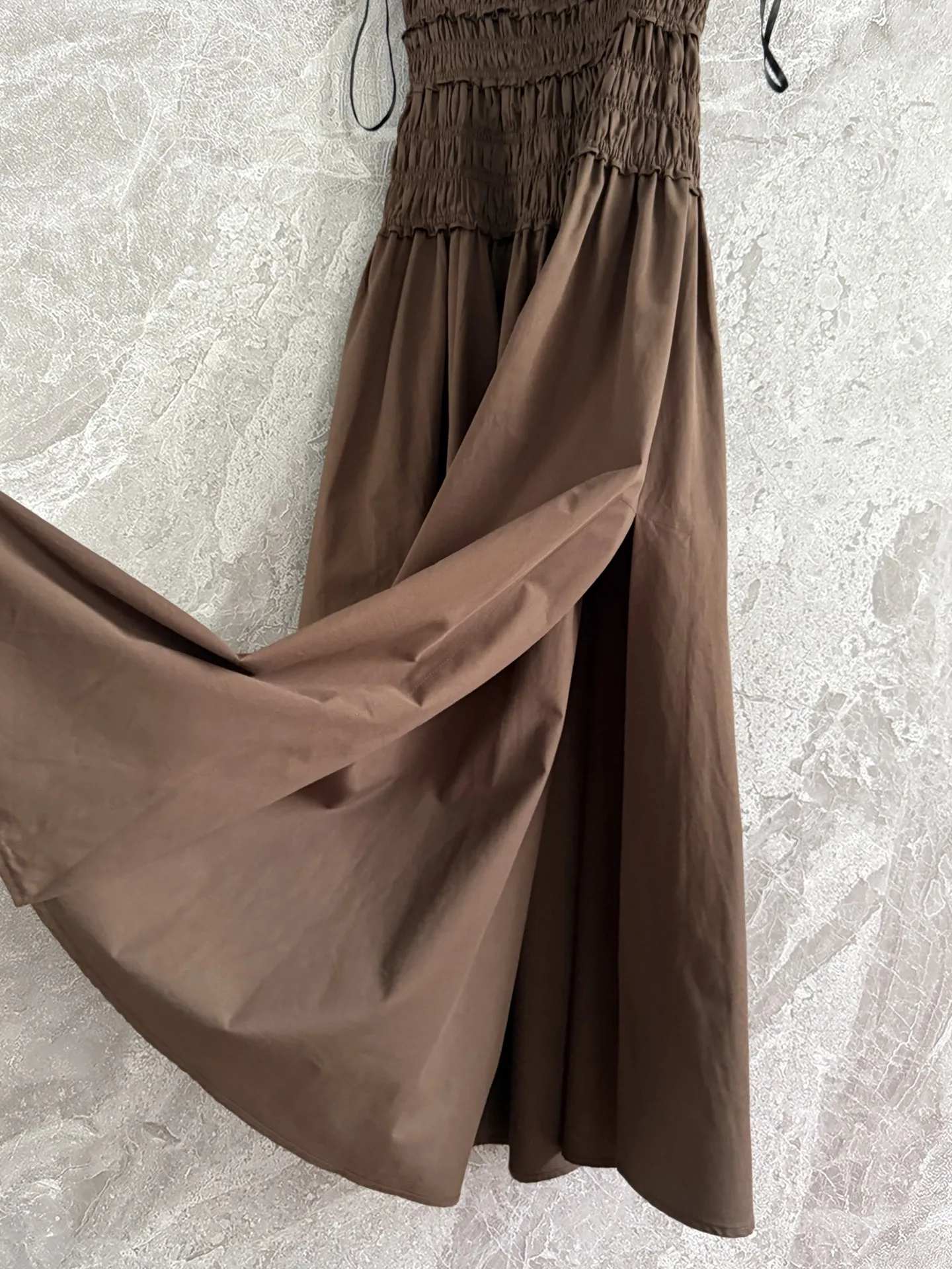 2025 ใหม่ผู้หญิง Mocha สีผ้าฝ้าย Smocking จีบเอวยางยืดรอบคอลําลองสุภาพสตรีสลิง Robe