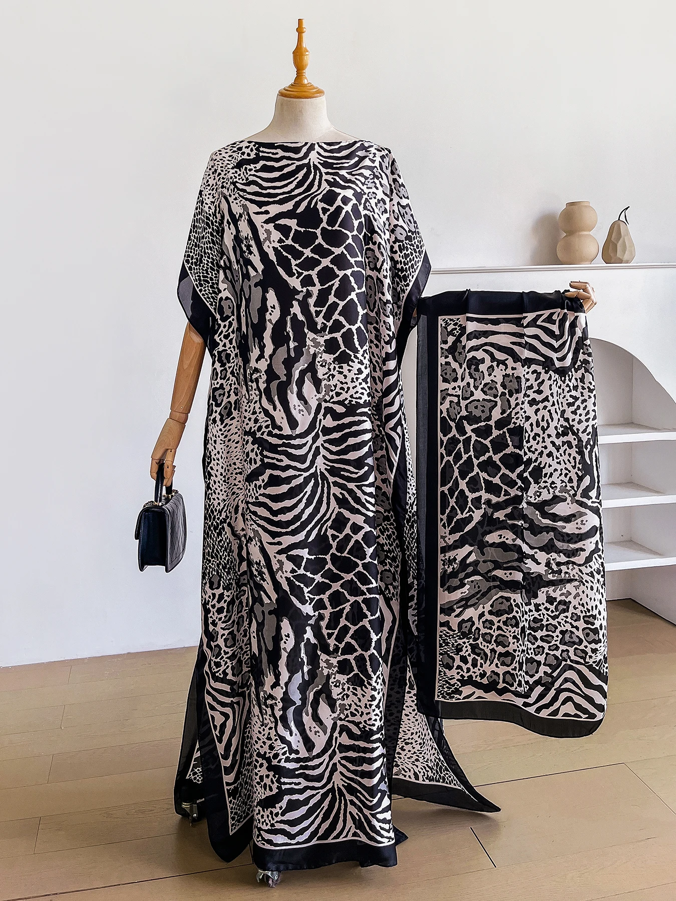 Sommerliche Boho-Abaya mit gemischtem Tiermuster und Schal, lockeres Fledermausärmel-Maxikleid für afrikanische muslimische Frauen, Strand- und Urlaubskleidung