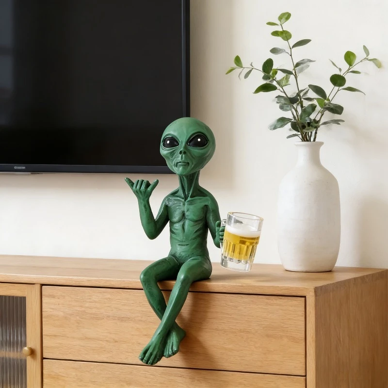Beer Drinking Alien Statue Resin Novelty Collectible Funny Desktop Decoration For Adults Desk Bedroom Garden Outdoor Shelf Decor