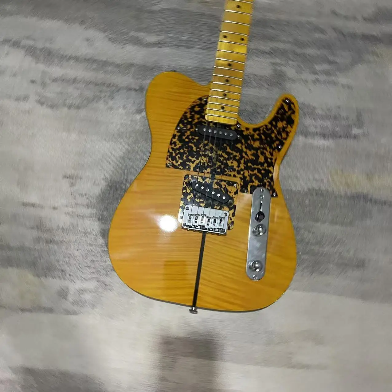 Electric Guitar 6-Chord Electric Guitar, Transparent Yellow Body Tiger Pattern Veneer, Factory Realistic Photo, In Stock, Order