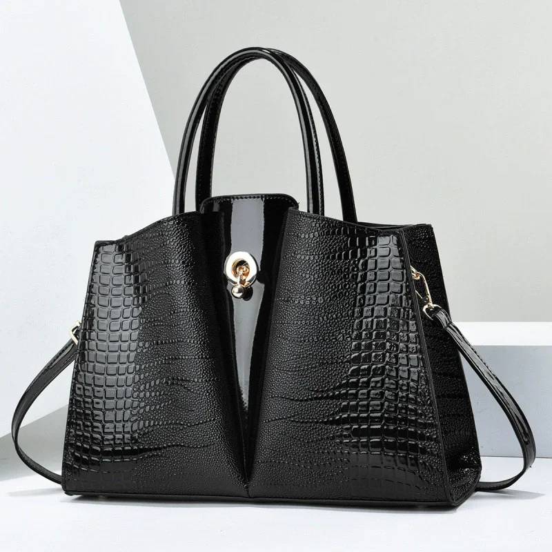 Women's Bags Metal Logo Casual Large Capacity Light Luxury Brand Designer 2026 New Fashion High Quality Women's Handbag