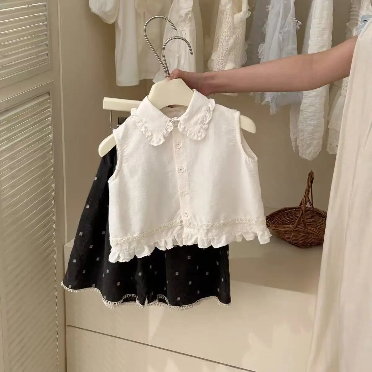 

Girls' Summer Vest Set, New Sleeveless Shirt Top, Baby Foreign Wide-leg Pants Two-piece Set Fashion Casual