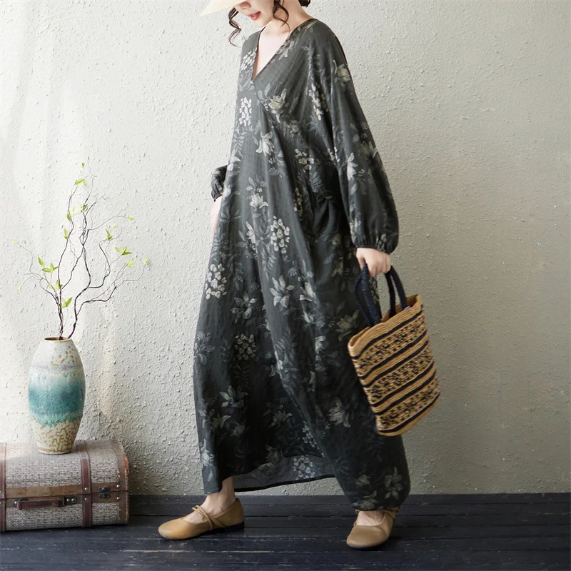 Elegant Long V-Neck Loose Fit plus Size Dress Autumn Fashion Thinming Large Code Women's Clothing City Walk Cotton Polyester