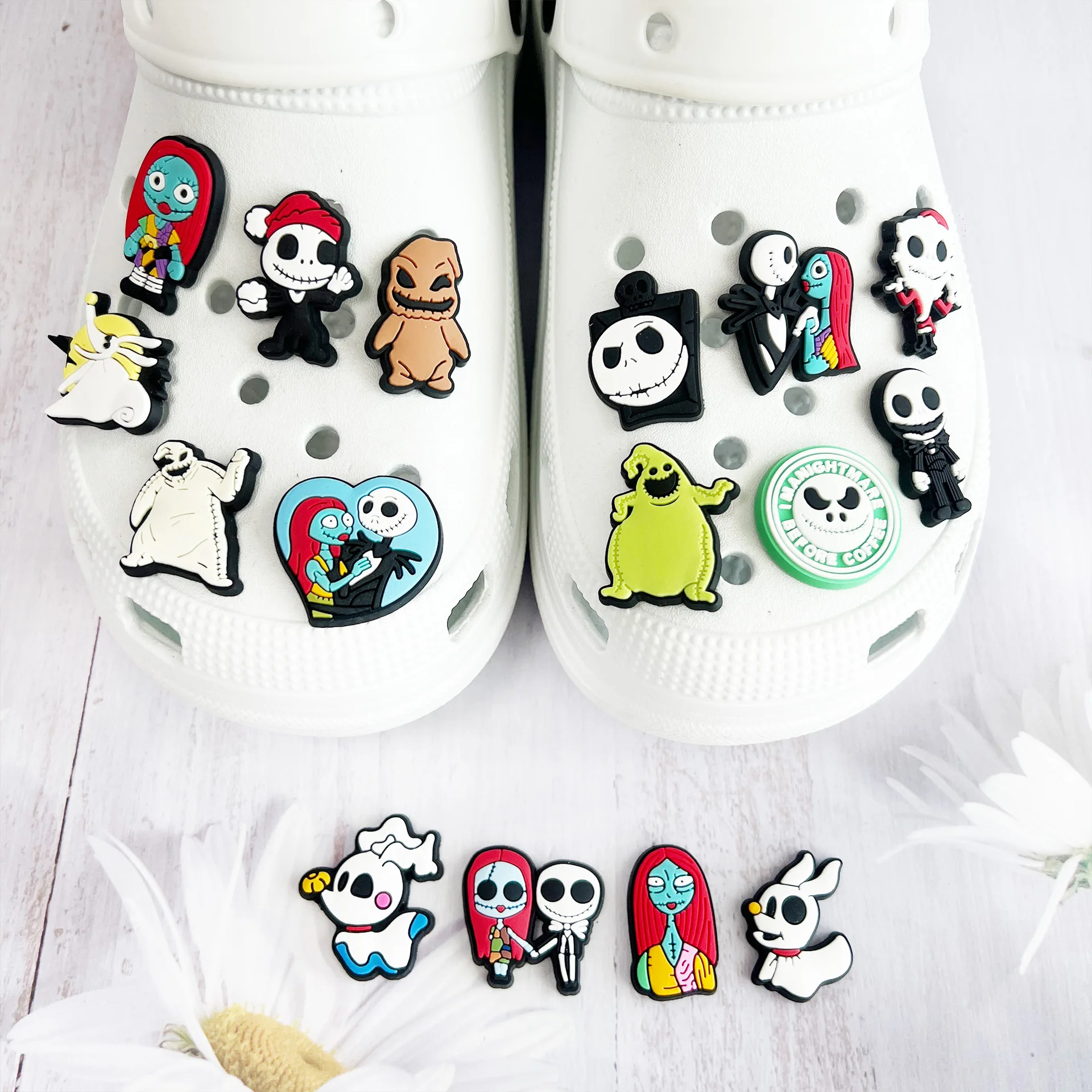 Mesuca 16-teiliges Nightmare Before Christmas Cartoon PVC Schuh-Charms Set für Gartenschuhe, DIY Zubehör, Halloween-Dekorationen – Detail 4