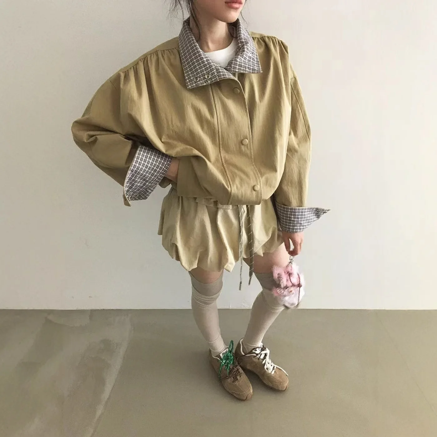 

Весна 2026: Новая женская куртка-обманка в клетку, стандартная длина, хлопок, на одной пуговице, модель By17195 от Dongda Gate Chater