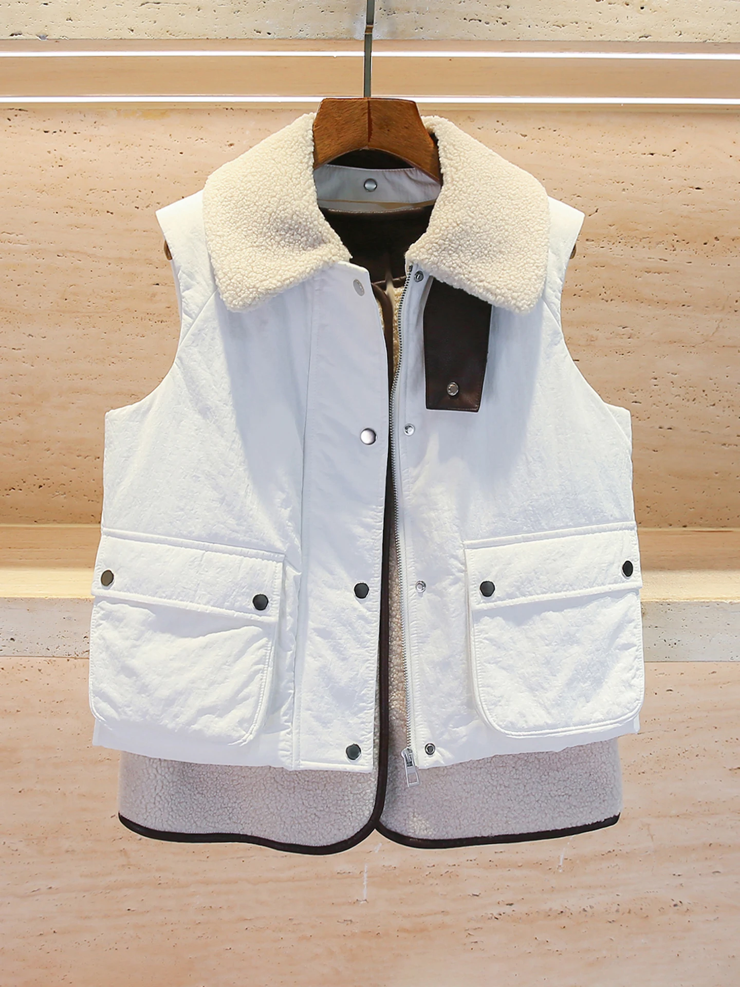 

High-End Women's Lamb Fur Collar Thiened Vest Coat Autumn Winter Design Sense Commute Sle ort Length Zipper Closure