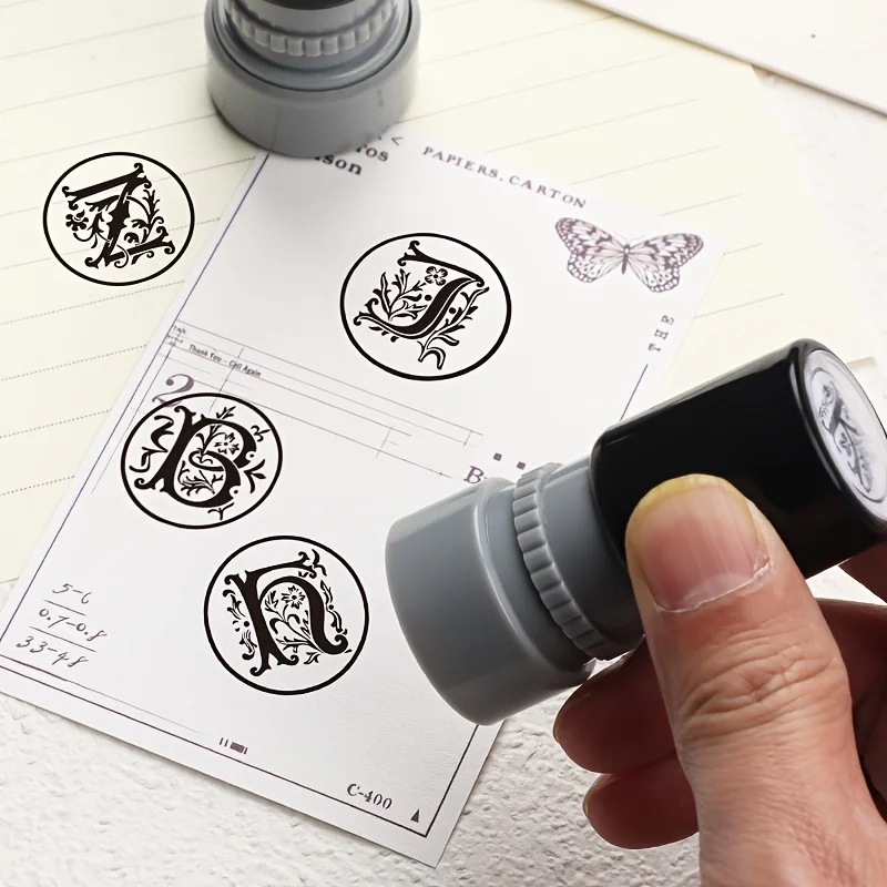 1 black photosensitive seal, 26 English letters, vintage floral design, can be used for bookkeeping and greeting card decoration