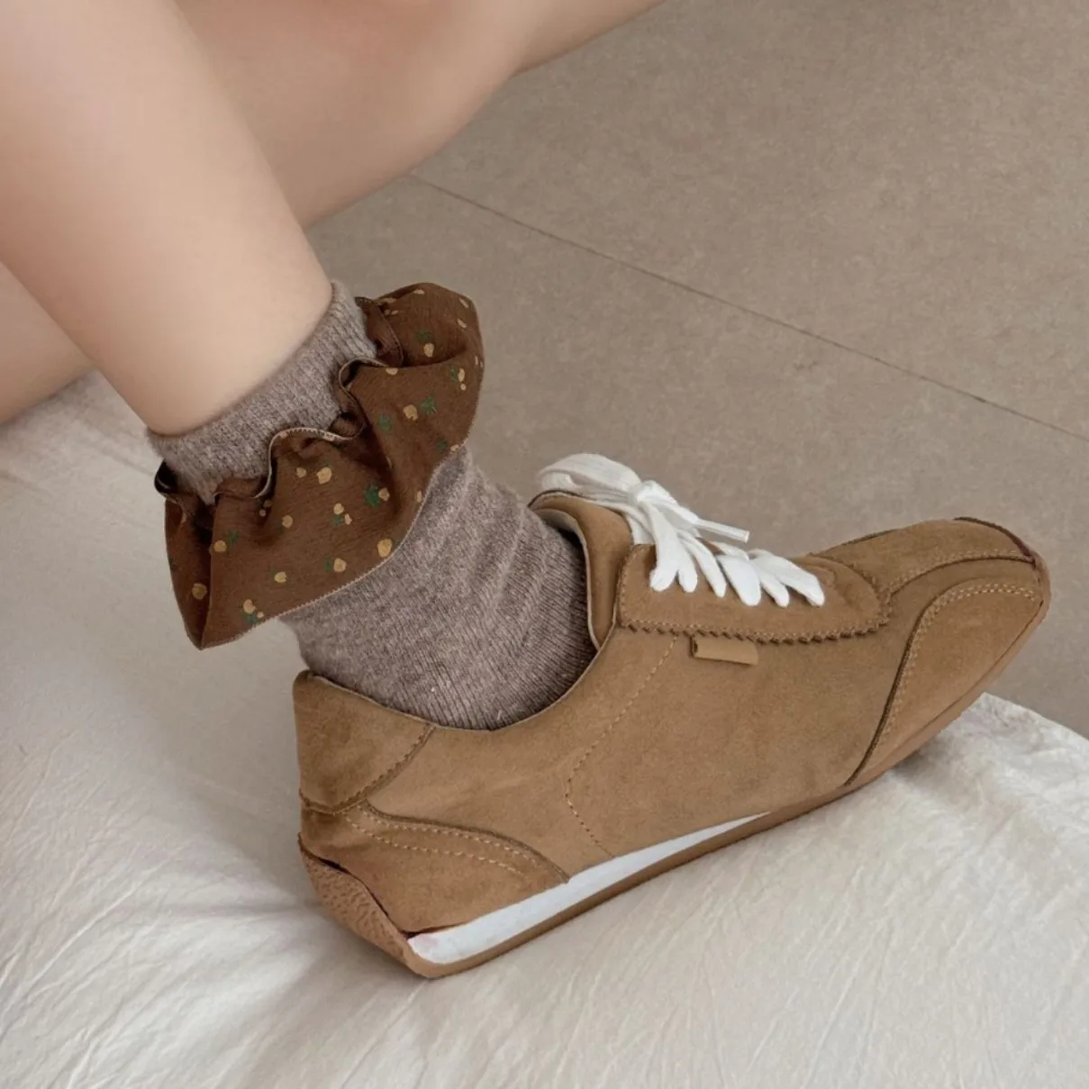 

Women Socks Floral Printed Sweet Girl JK Lolita Kawaii Ruffle Socks Women Autumn and Winter Thicken Warm Wool Medium Tube Socks