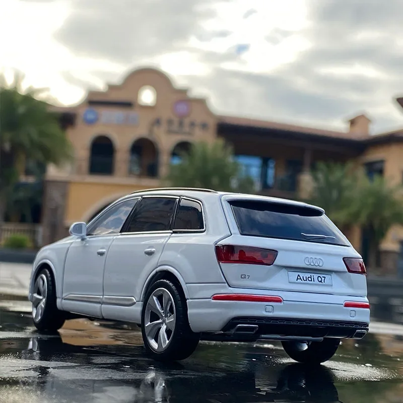 Modelo de coche de aleación Audi Q7 Sport SUV, escala 1:32, con luz de sonido extraíble, colección de regalos para niños, modelo de juguete fundido a presión, Mod en miniatura