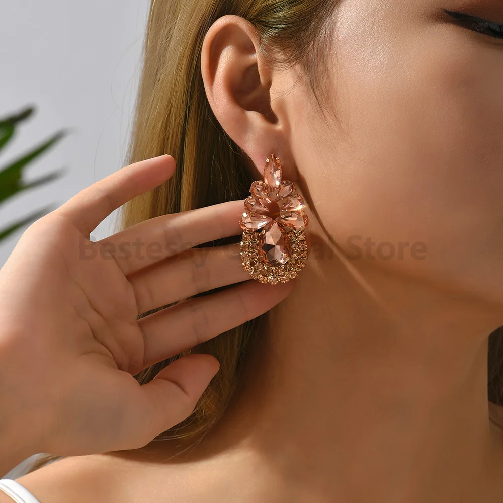 New Fashion Rhinestone Pineapple Piercing Earrings For Women Luxury Designer Geometric Hot Pink Jewelry Party Accessories Gifts