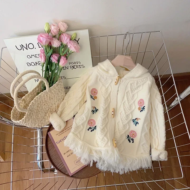 

Новая осенне-зимняя детская одежда в корейском стиле: свитер для девочек с капюшоном, бахромой и цветочной вышивкой, модель 2026 года