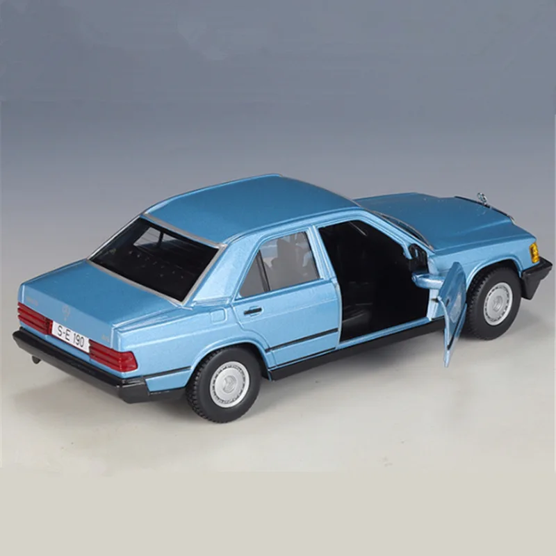 Bburago 1:24 Mercedes-Benz 190 E 2.6 Alloy Classic Car Model Diecast Metal Retro Old Car Vehicles Model Simulation Kids Toy Gift