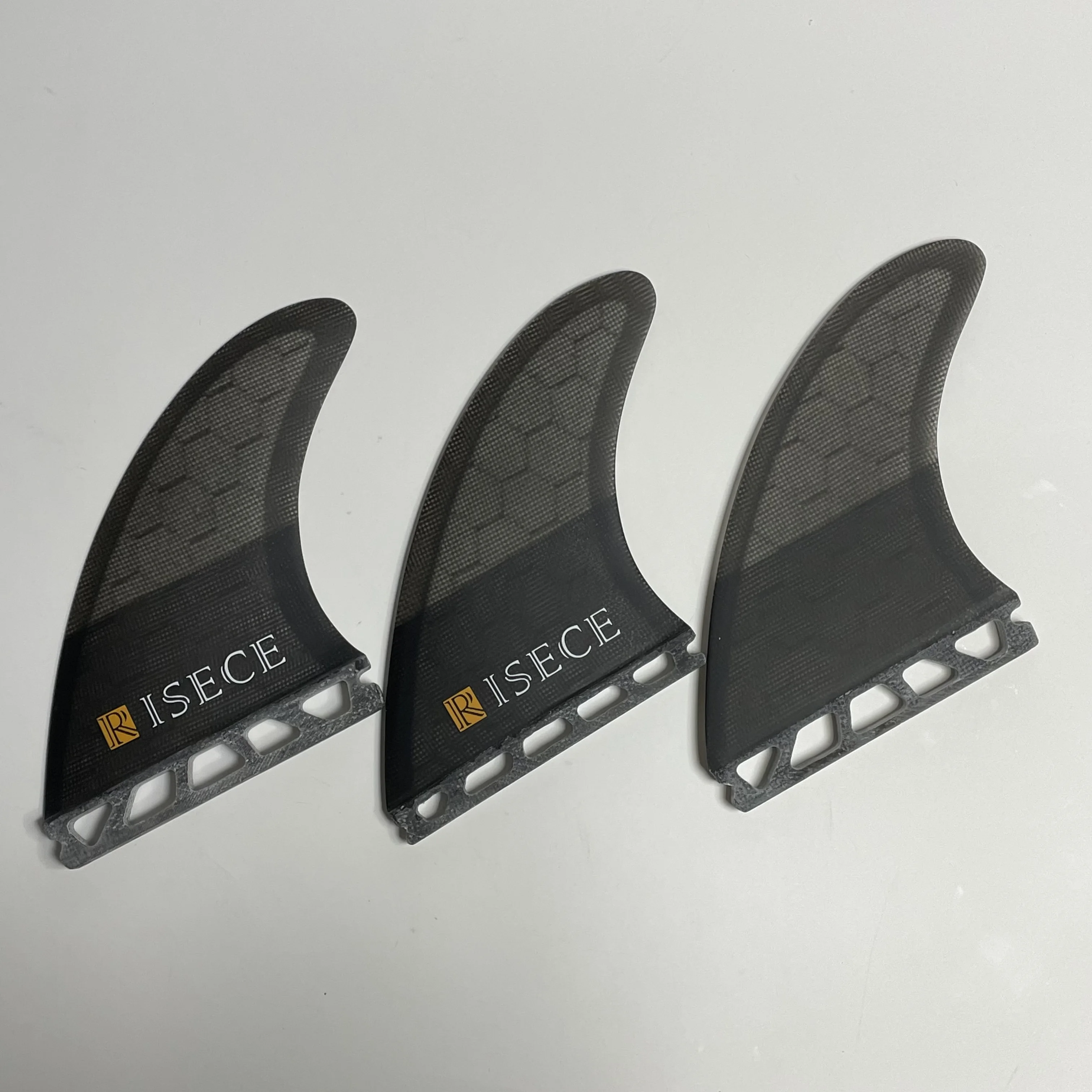 مجموعة زعانف ركوب الأمواج AM1 - 3 قطع من زعانف قرص العسل الكبيرة (متوافقة مع FC2/Fut)