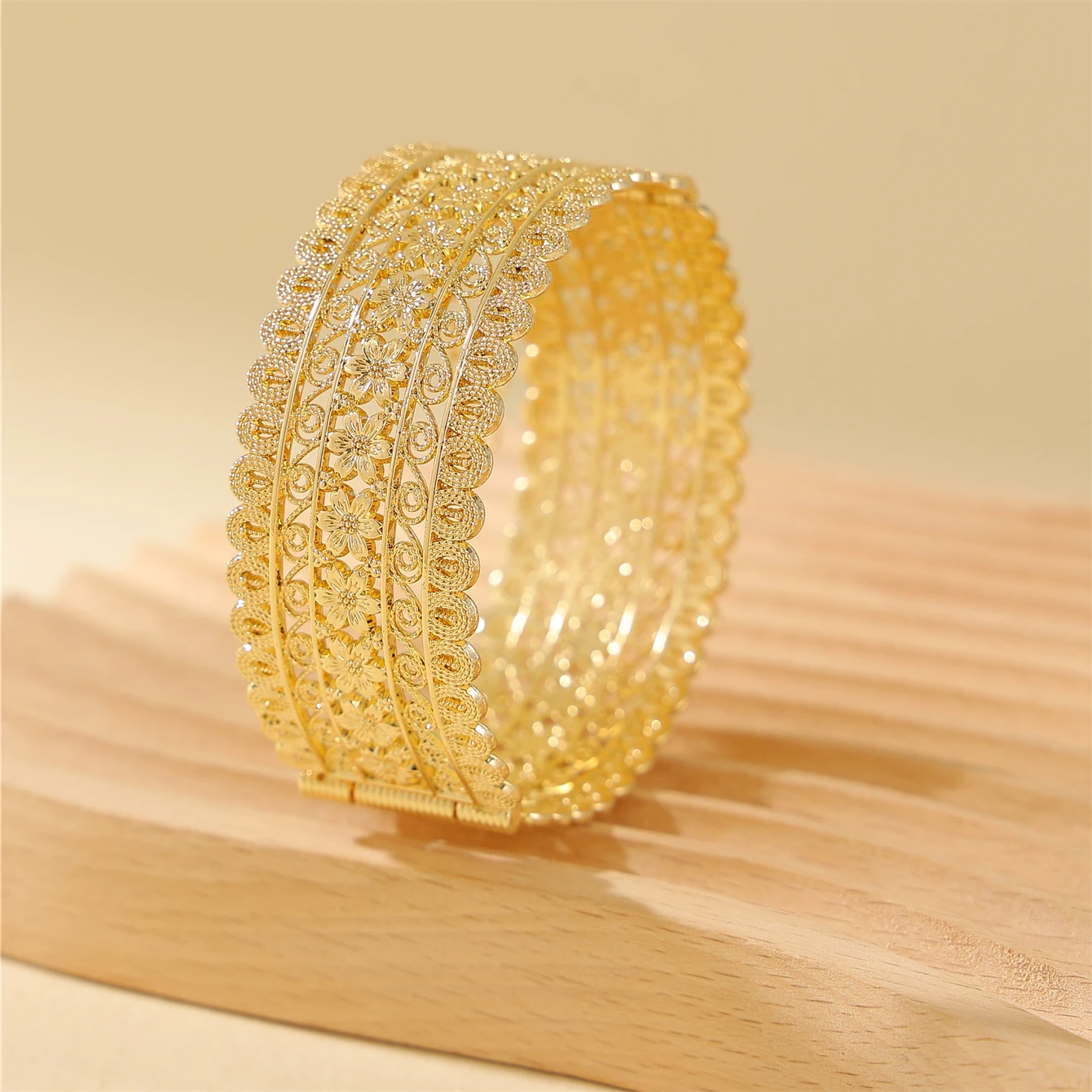 

Middle Eastern Bridal Style Hollow Bracelet Design Women's Luxury Wedding Jewelry Exquisite Bridal Bracelet