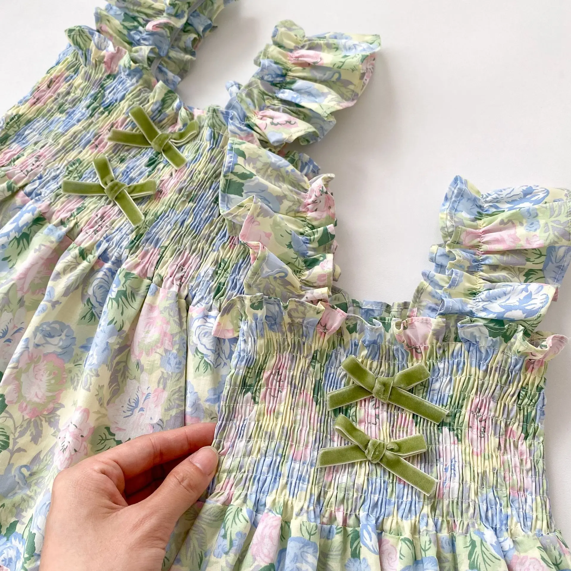 イン夏の姉妹女の子フリルドレスガールベビーちょう結びフライングスリーブフラワーラップおなら服クリーパー