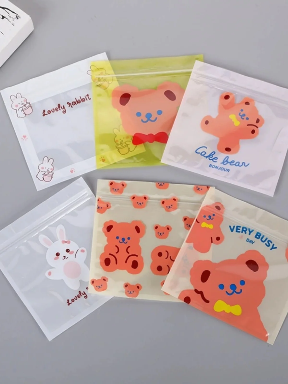 

High-looking cute cartoon self-sealing bag transparent bag candy underwear pocket zipper sealed bag disposable