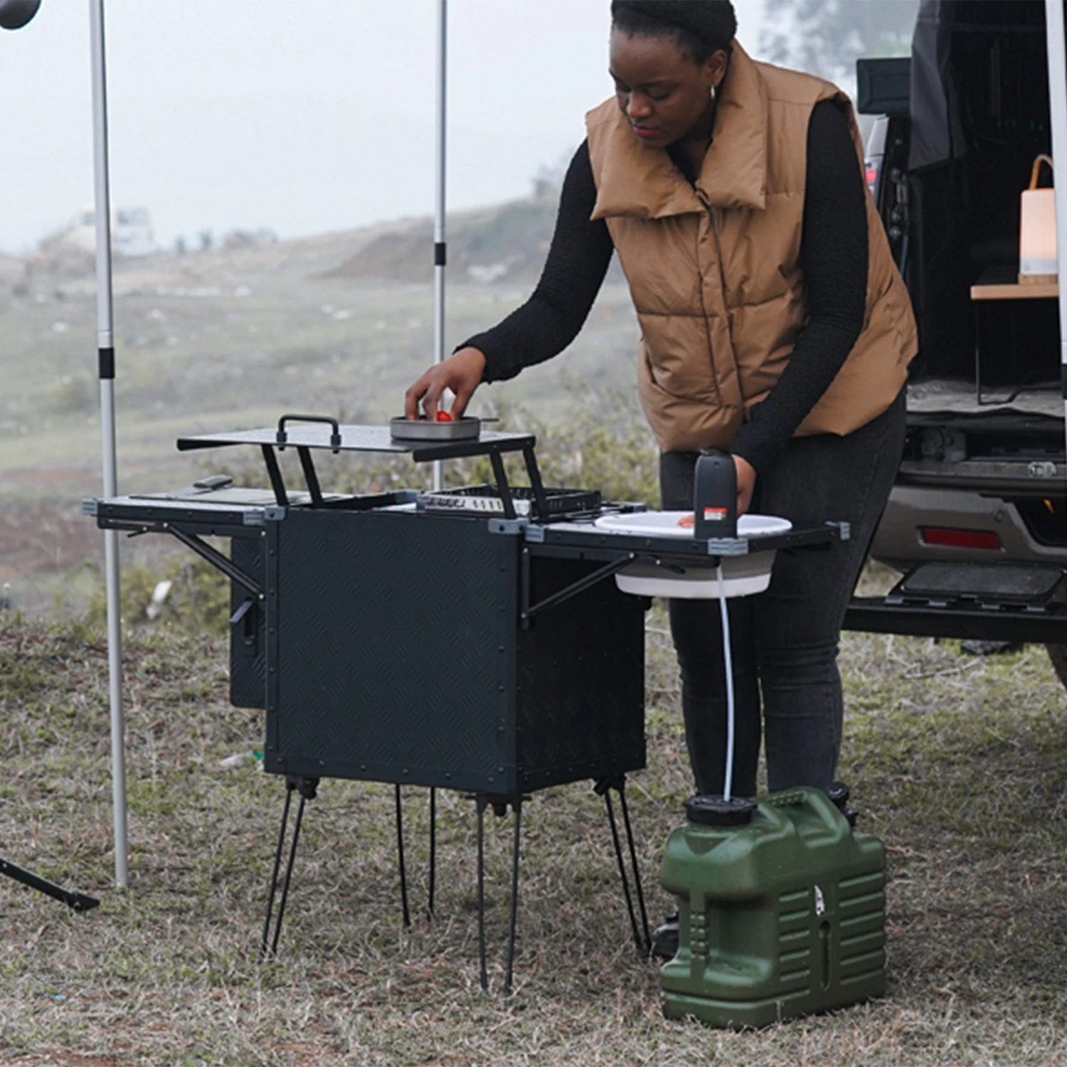 All-in-one camping kitchen solutions Integrated kitchen box - gas stove BBQ
