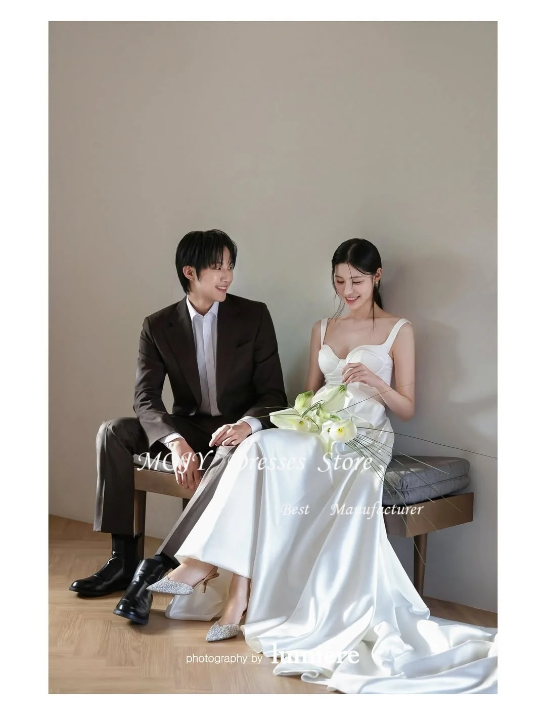 Mojy Abito da sposa a sirena senza spalline personalizzato coreano senza maniche per le donne Pieghe Abito da sposa coreano Servizio fotografico