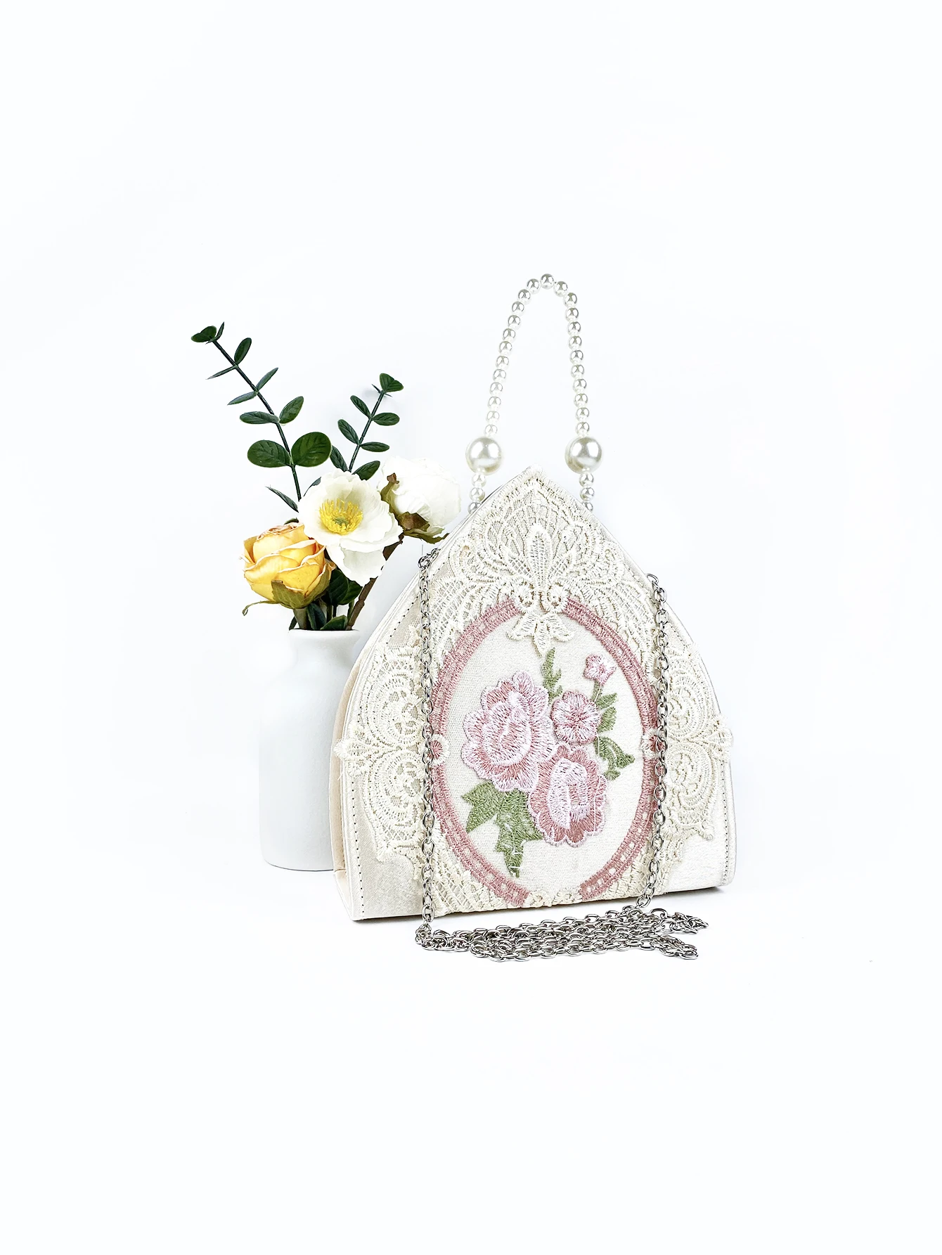 Retro court style women\'s bag, lace embroidery, pearl bag, handbag, fairy gentle and versatile triangle bag