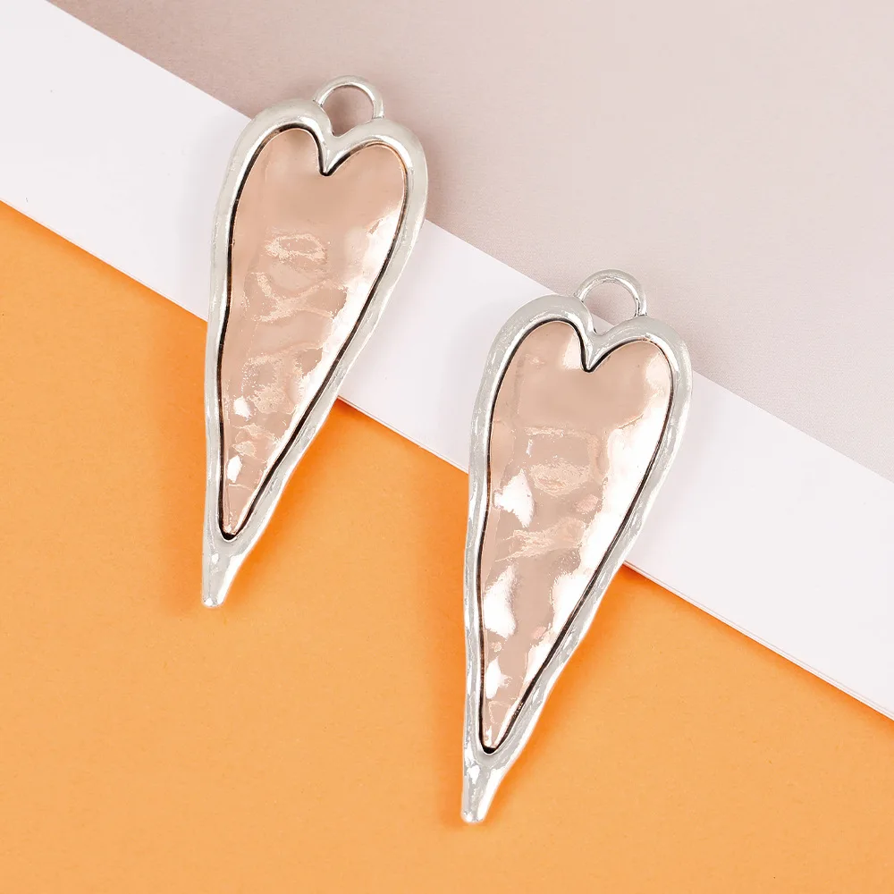 Elegant and niche high-end alloy DIY jewelry accessories, heart-shaped ornaments, sweater chains, beach chains, personalized
